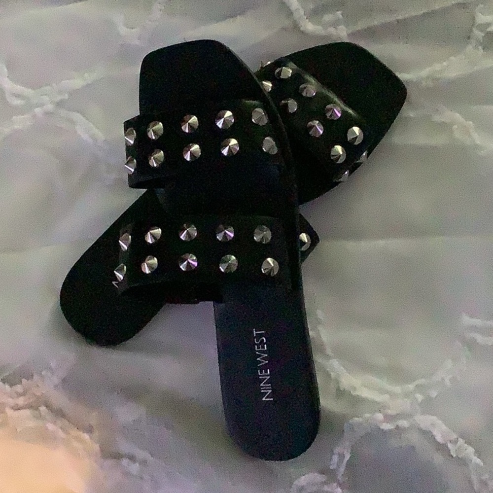 Nine West NWOT spiked flats. Great shoe to dress up your outfit.